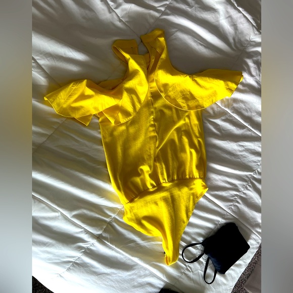 || ZARA || BODYSUIT || HALTER || RUFFLES || COLD-SHOULDER BODYSUIT || - Picture 4 of 5